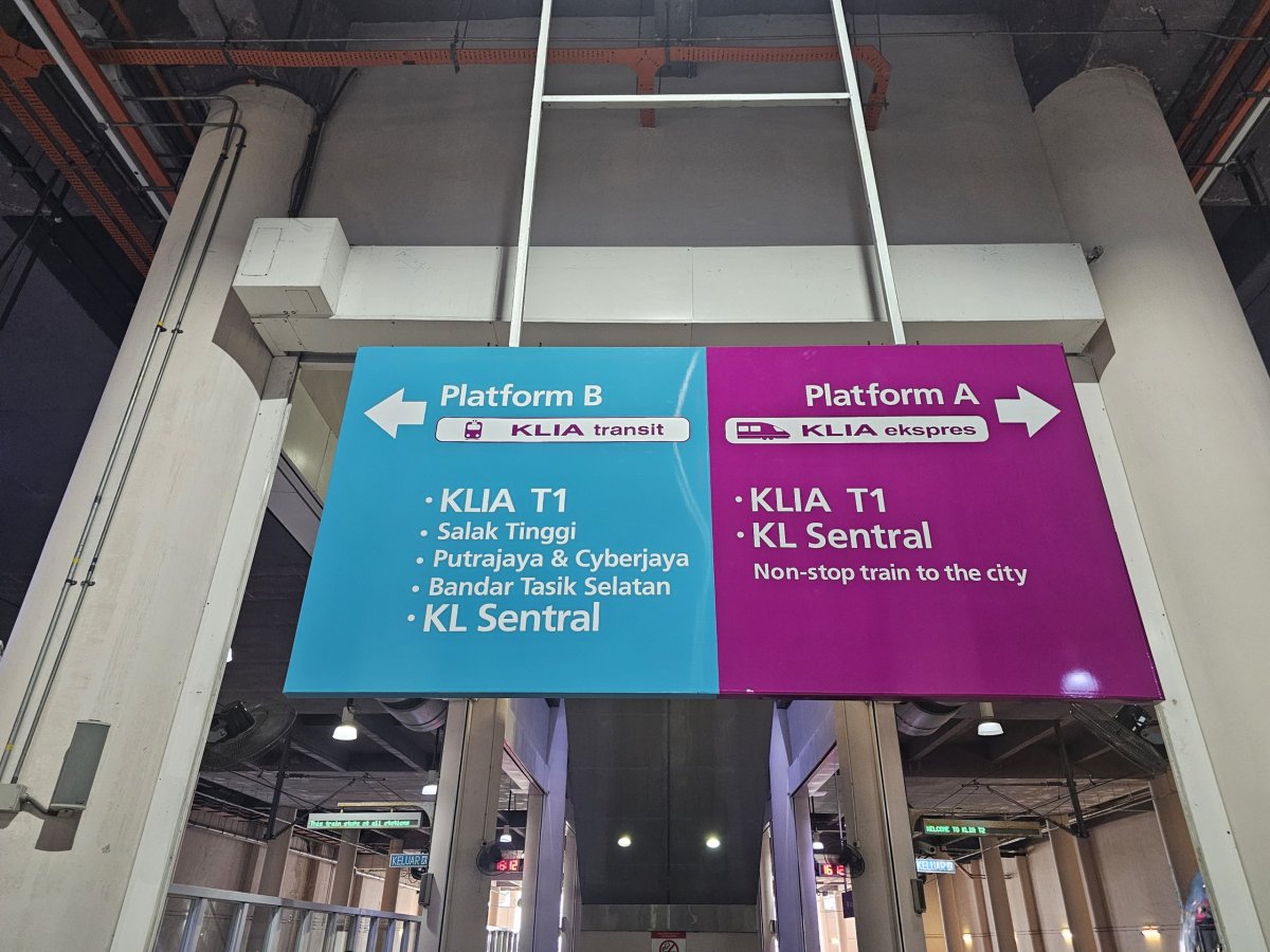 Nástupiště KLIA Transit a KLIA Ekspres