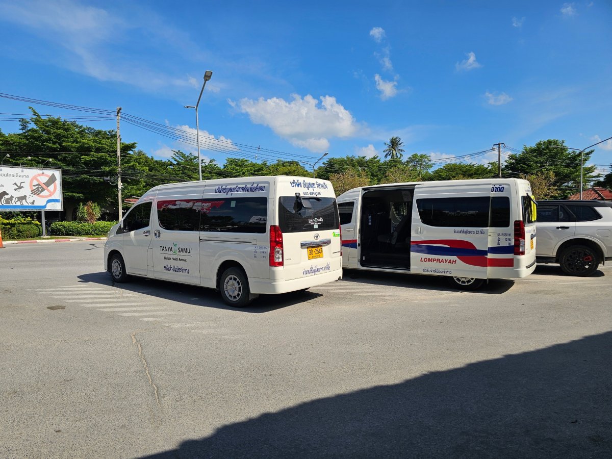 Minivany Lomprayah k trajektům