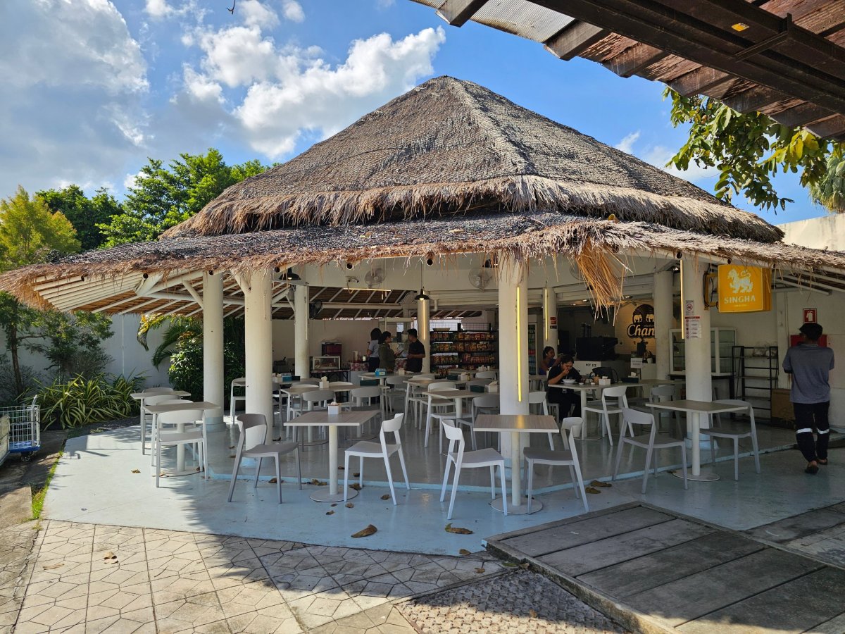 Restaurace ve veřejné části letiště