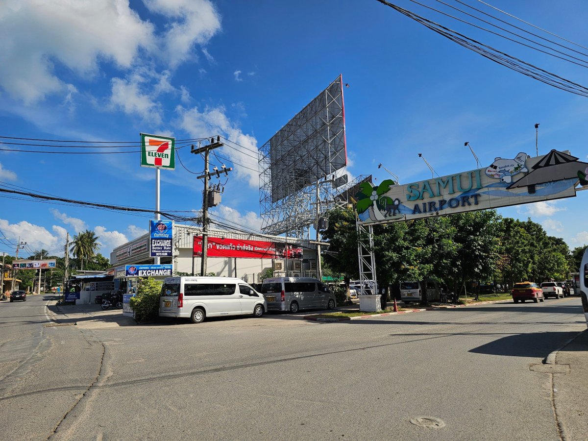 Zde mohou zastavovat auta Bolt / Grab