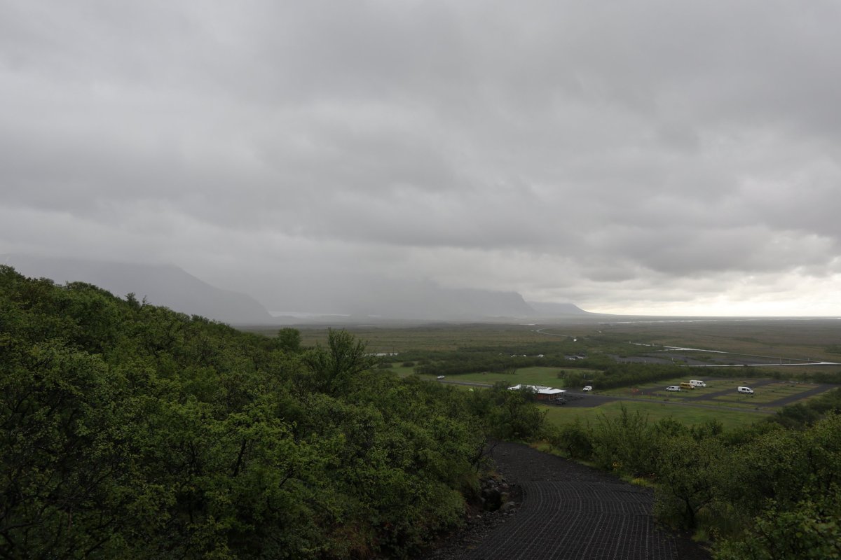 Pohled z vrchu - výhled na kemp Skaftafell..