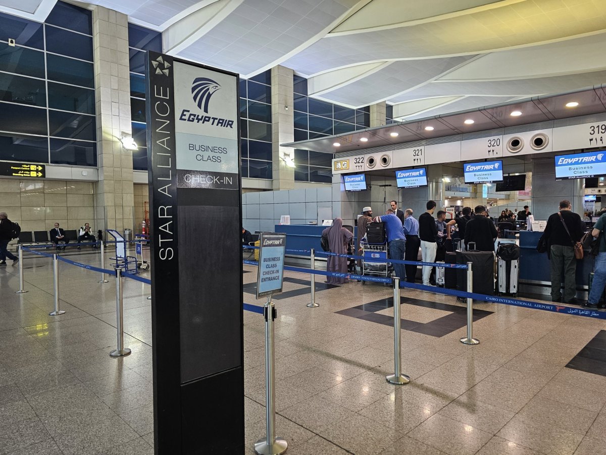 Separátní check-in pro cestující business class na letišti Káhira