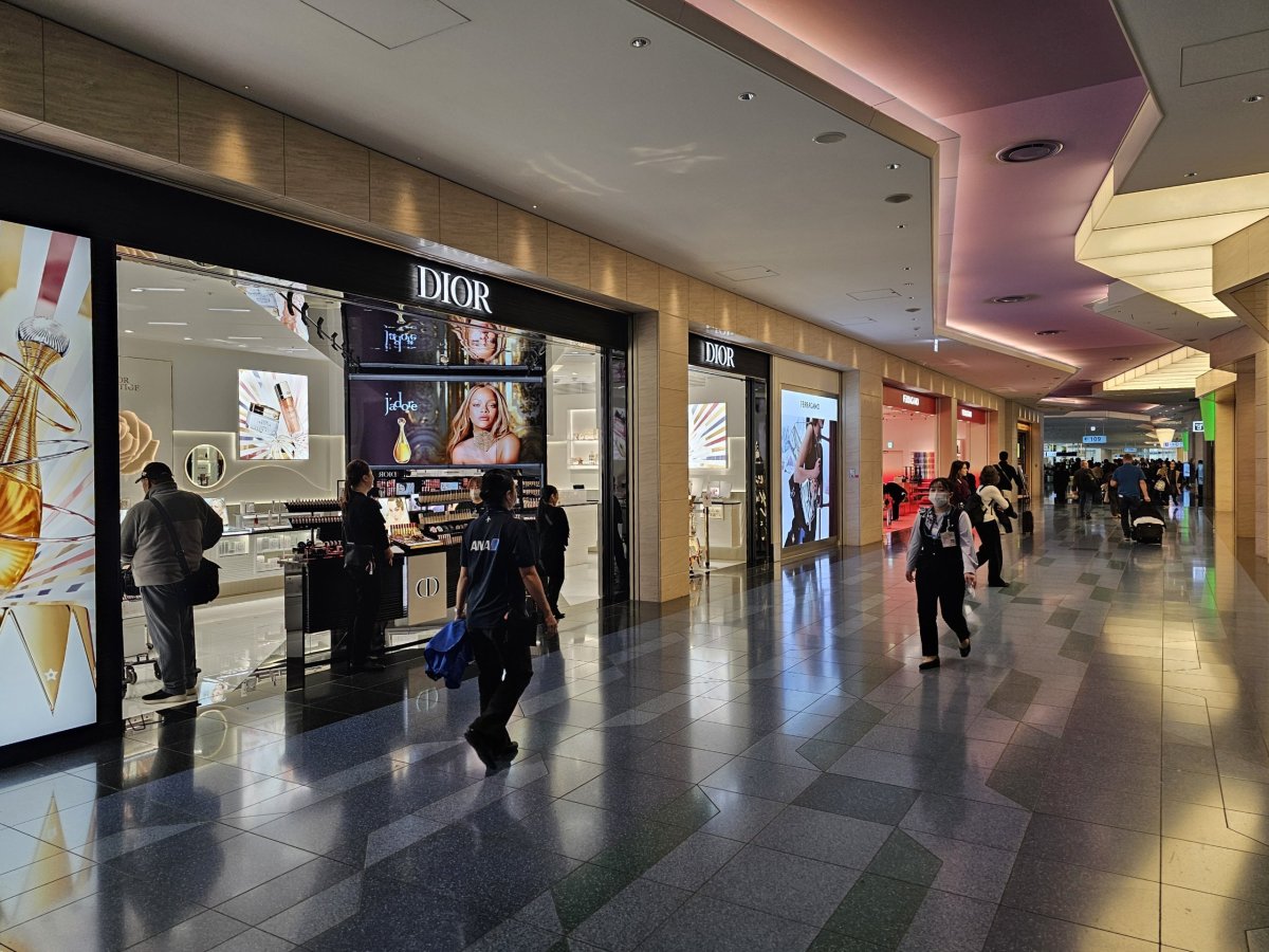 Obchody v tranzitní zóně terminálu 3