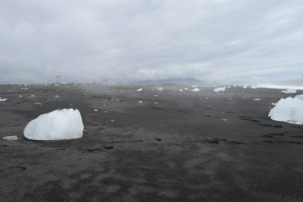 Diamantová pláž - kouřící ledovce.