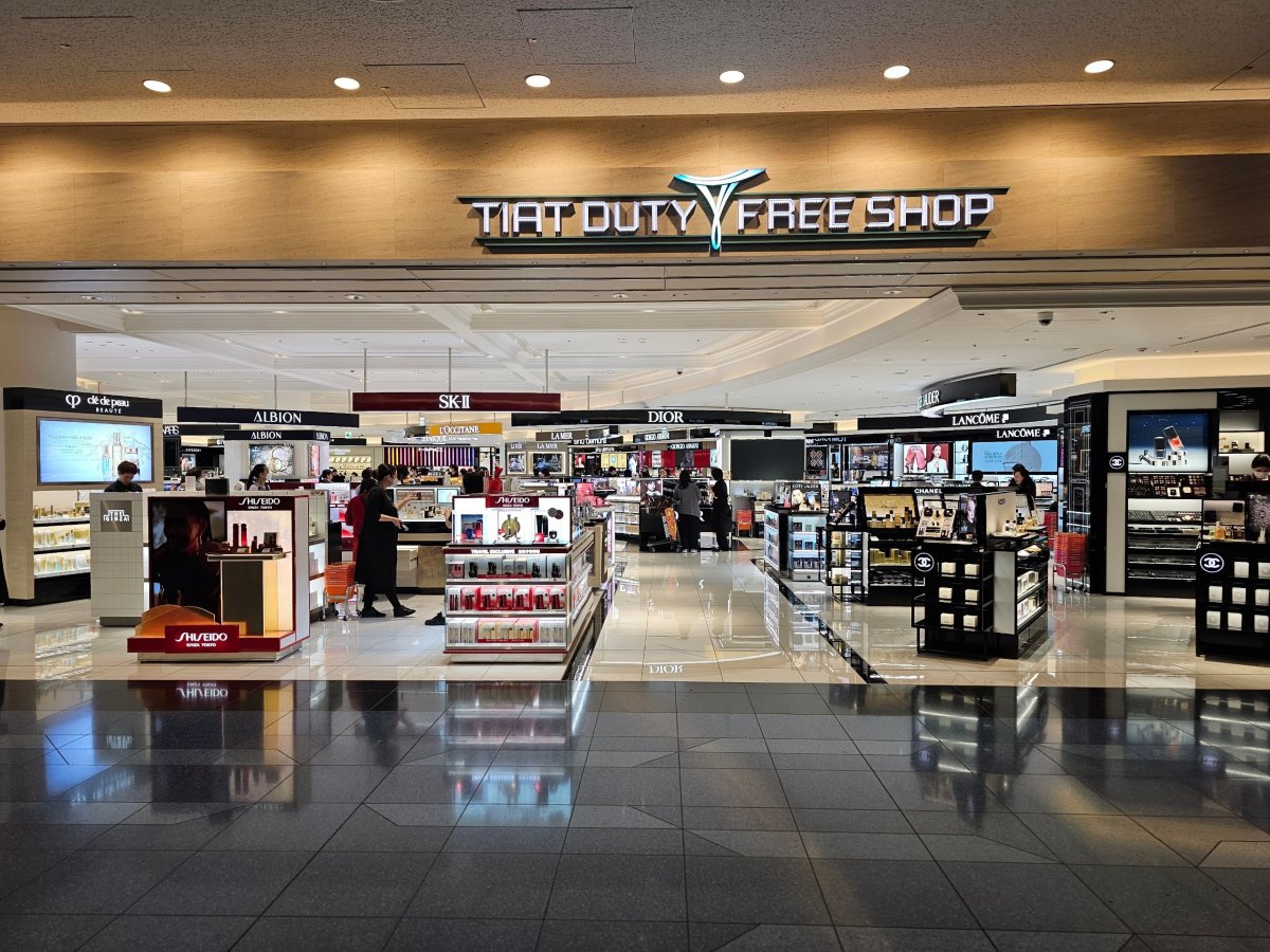 Obchody v tranzitní zóně terminálu 3