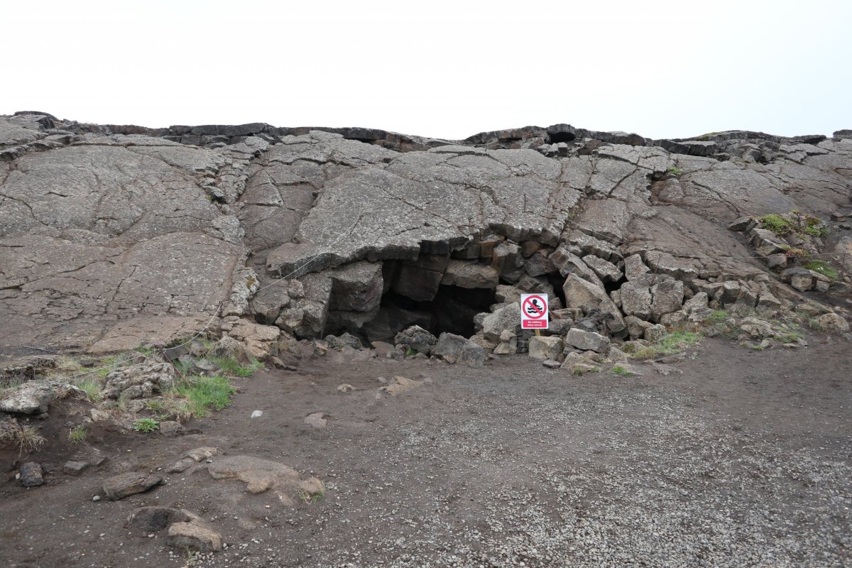 Vstup do jeskyně Grjótagjá