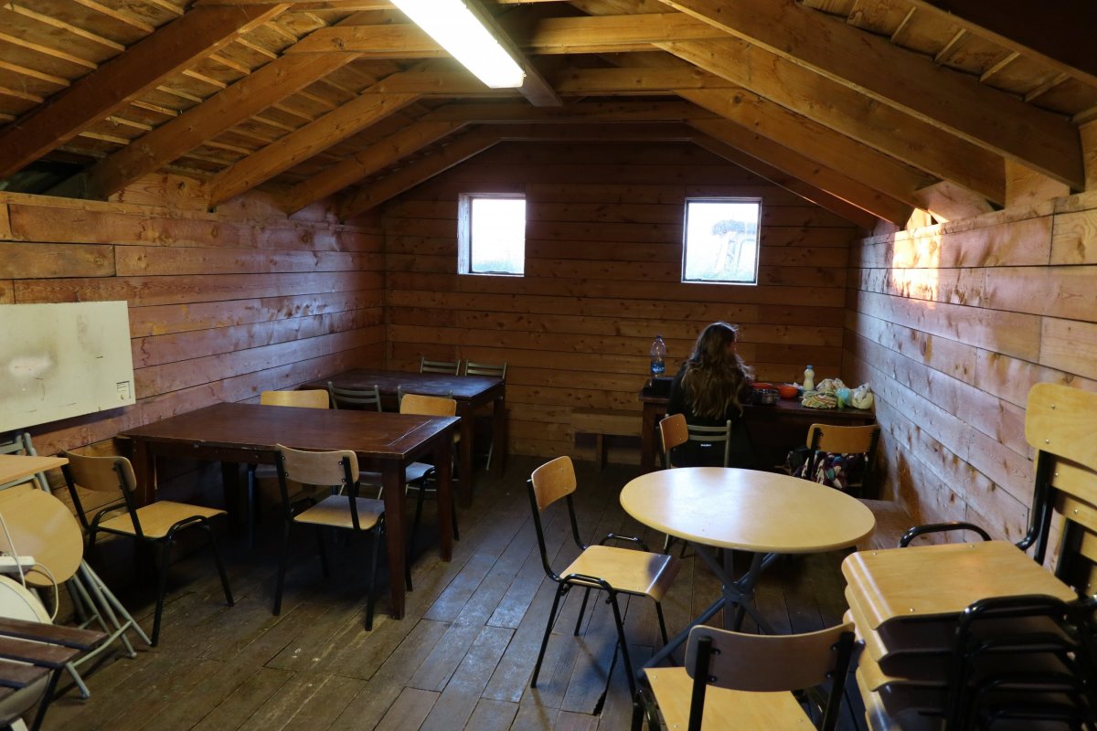 Kuchyňka v kempu Grettislaug.