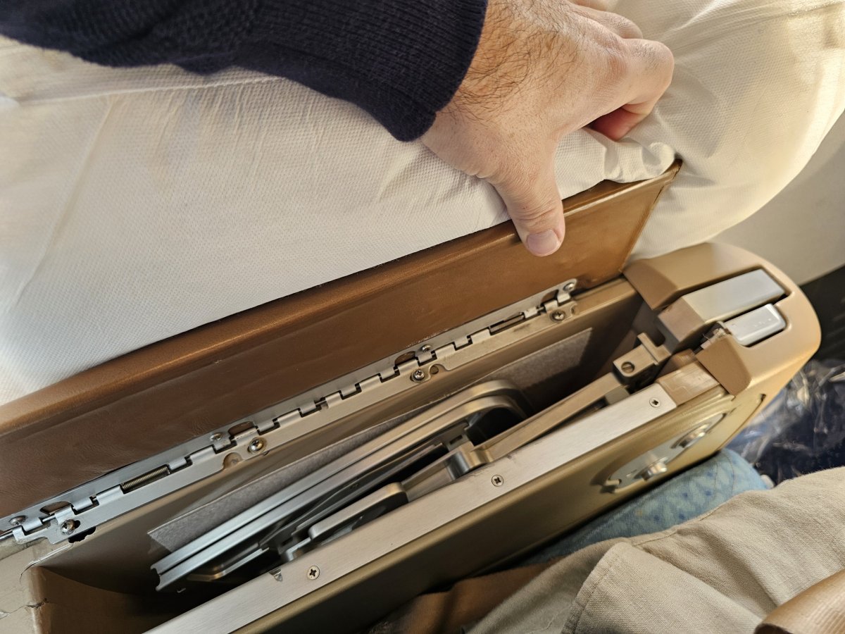 Jídelní stolek v opěrce