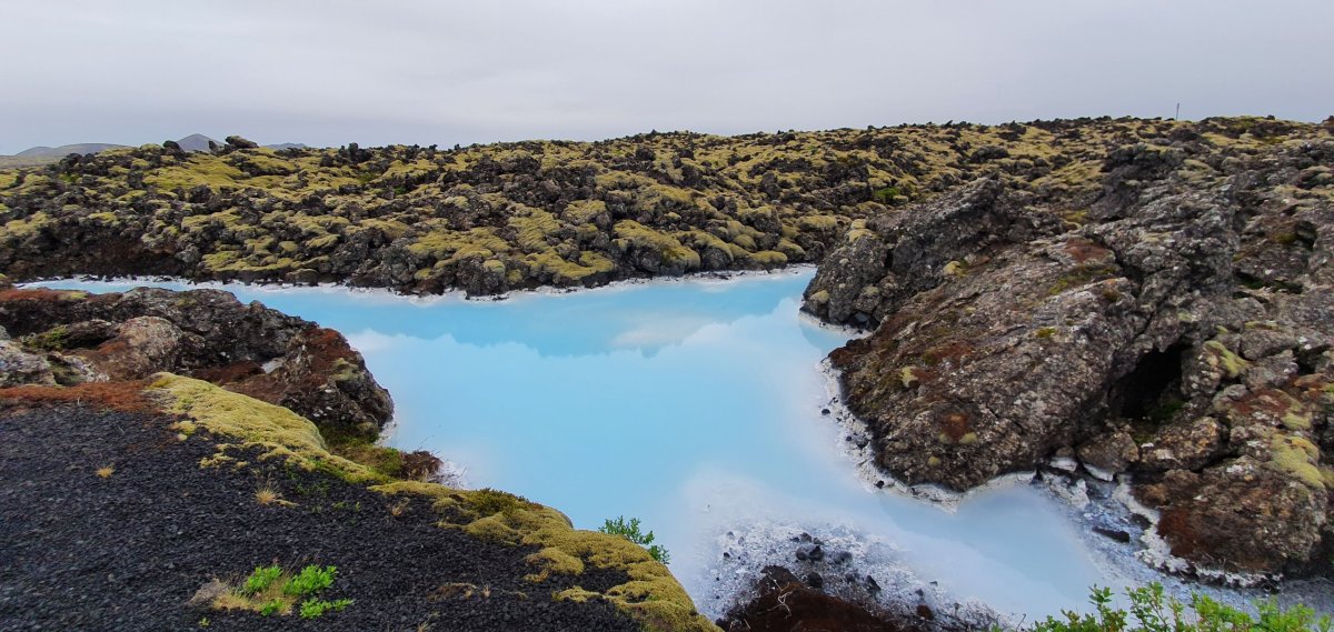 Okolí Blue Lagoon.