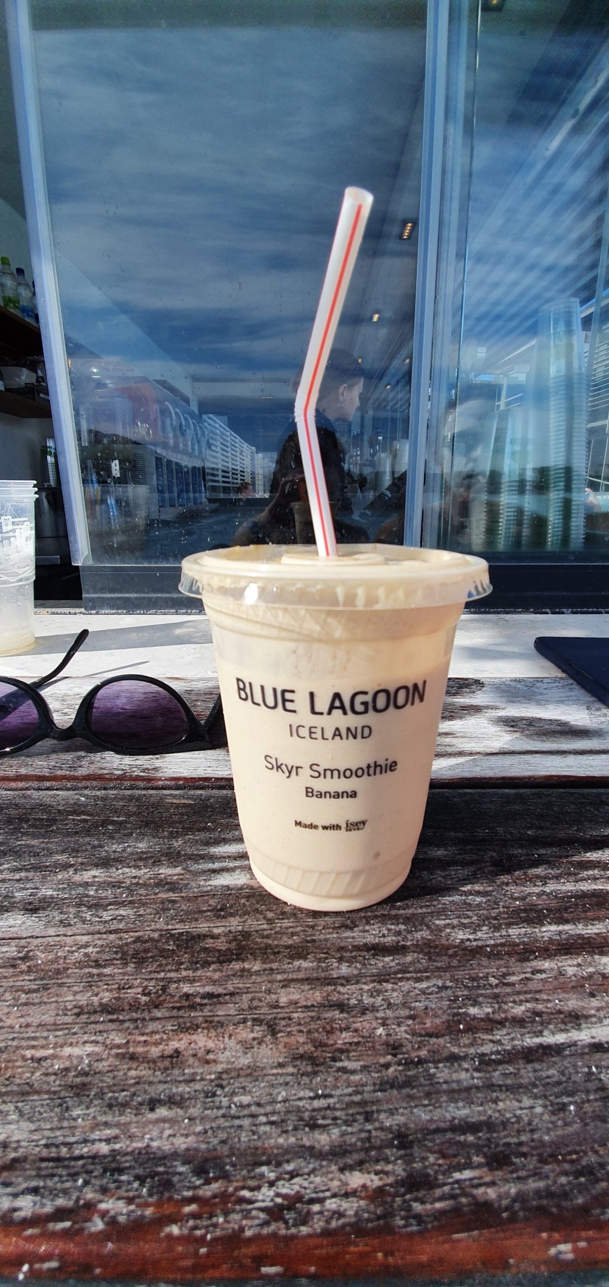 Koktejl u baru v Blue lagoon v ceně.