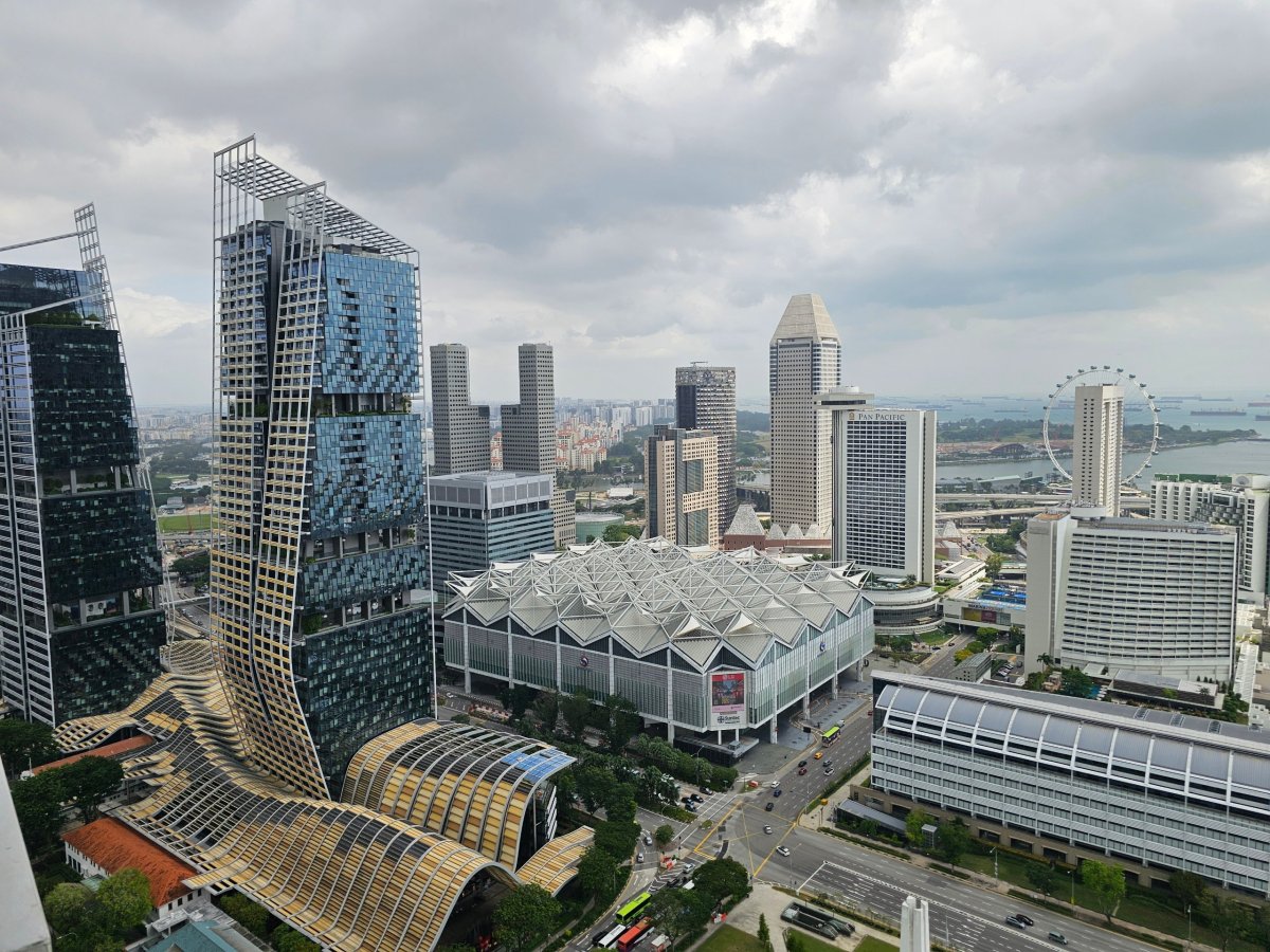 Výhled z balkonu na druhou stranu