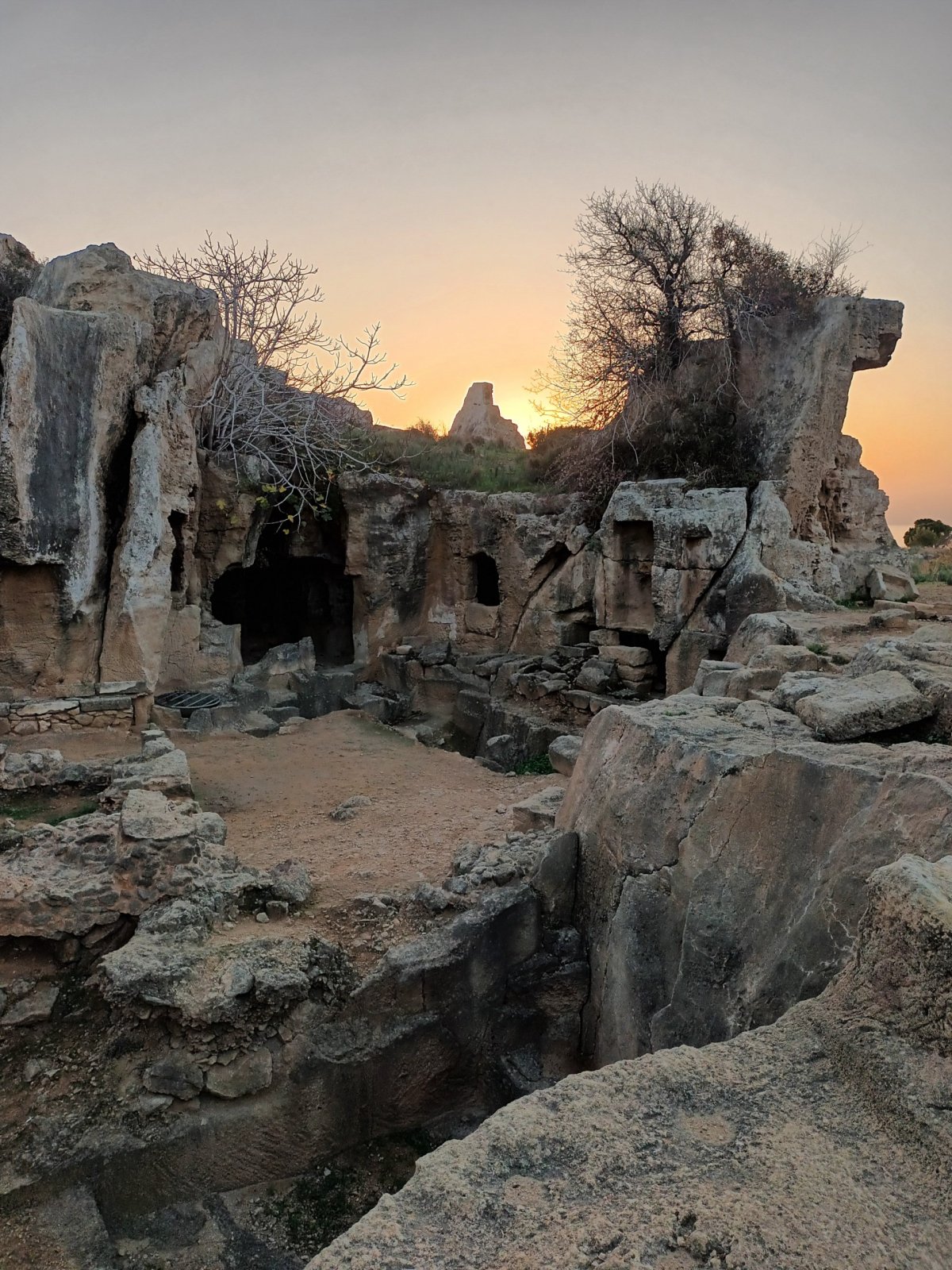 Méně zachovalá hrobka