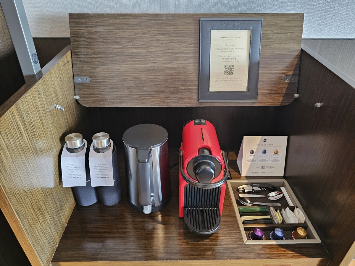 Kávovar a voda zdarma