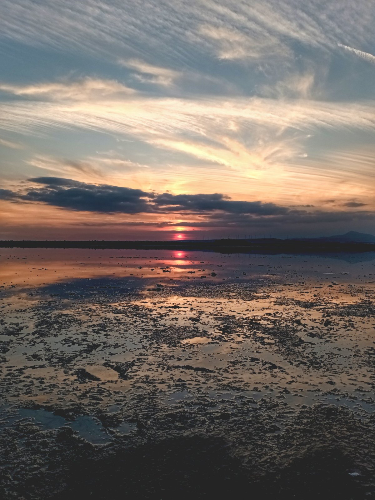 Západ slunce nad Larnaca Salt Lake