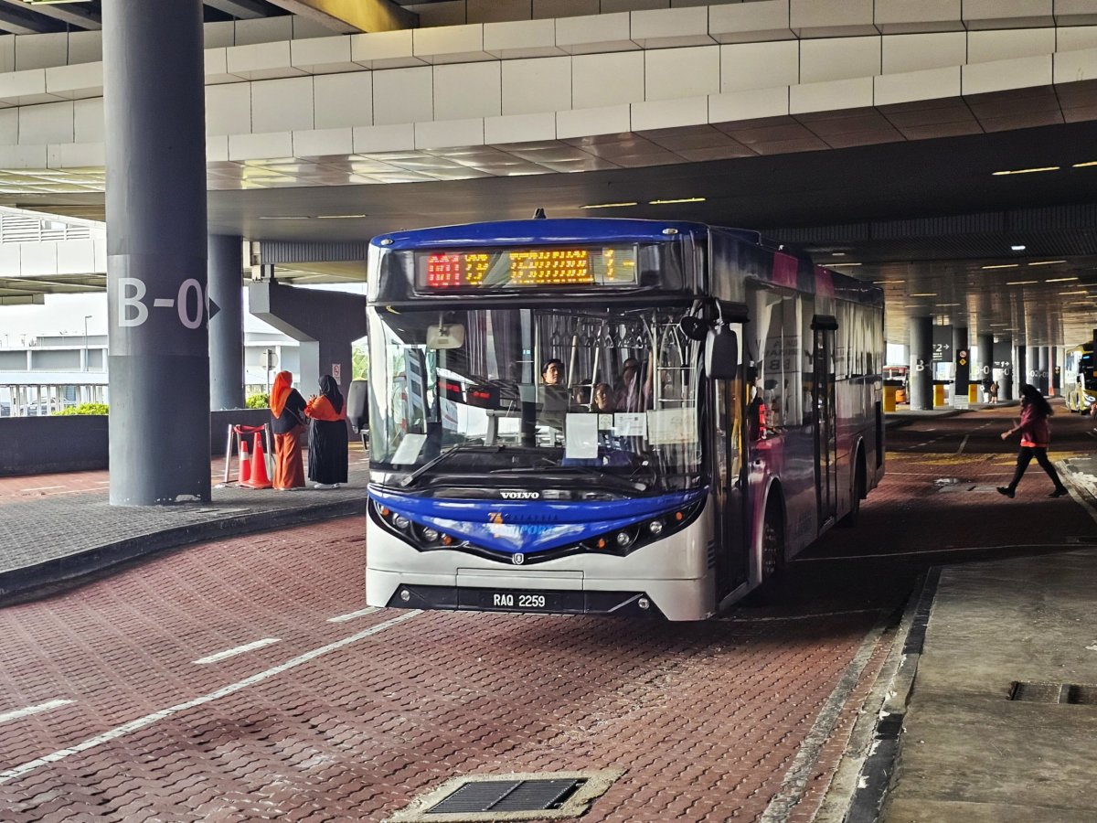 Shuttle bus mezi terminály