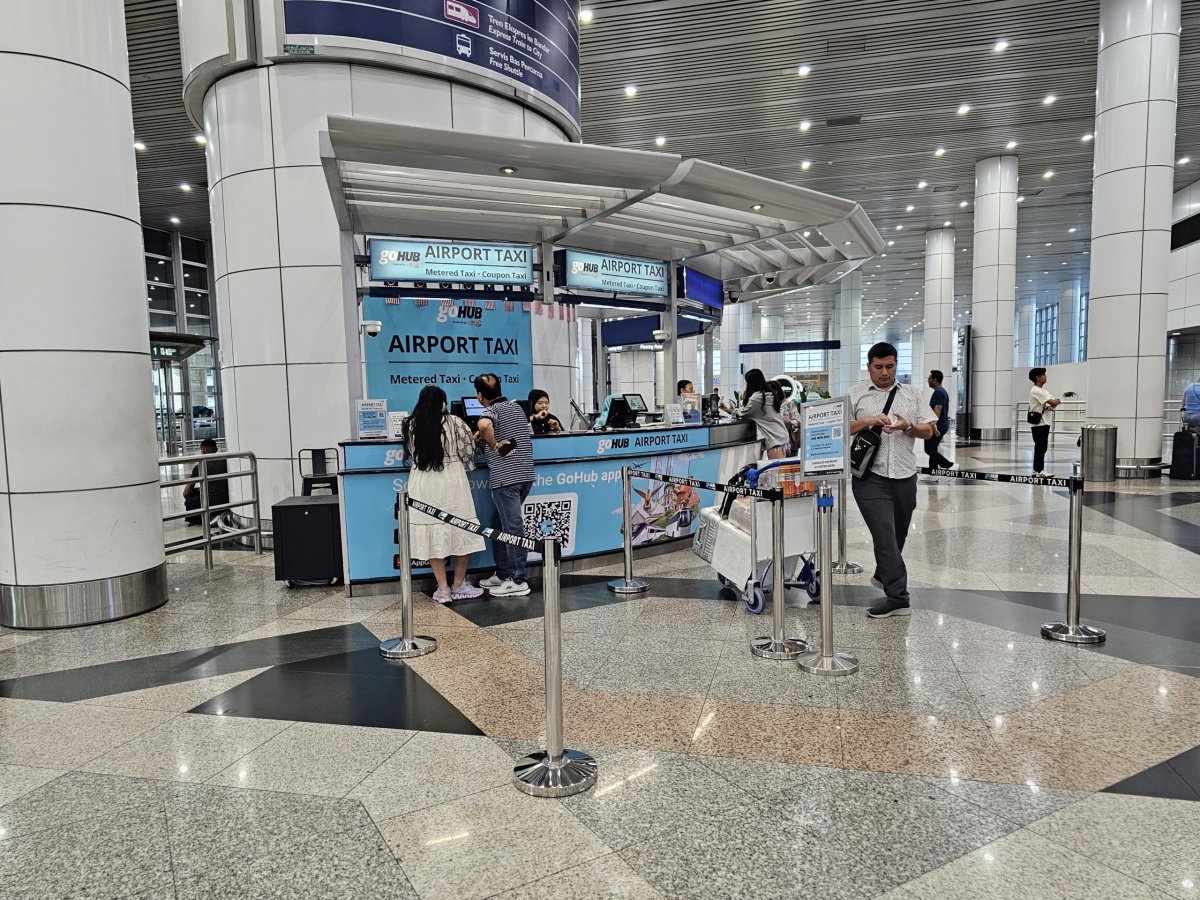 Přepážky taxi, terminál 1