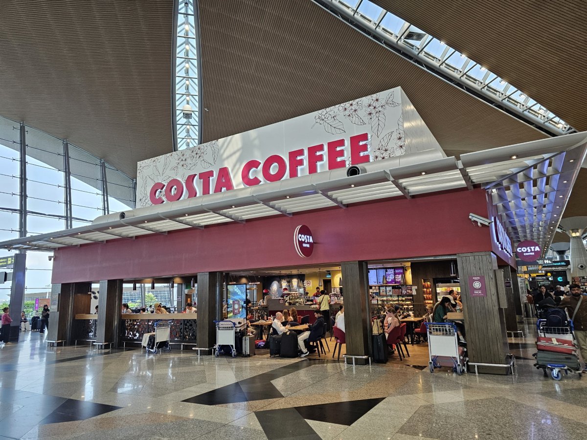 Costa Coffee, terminál 1, veřejná část