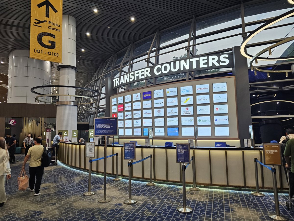 Přestupní přepážky, terminál 1