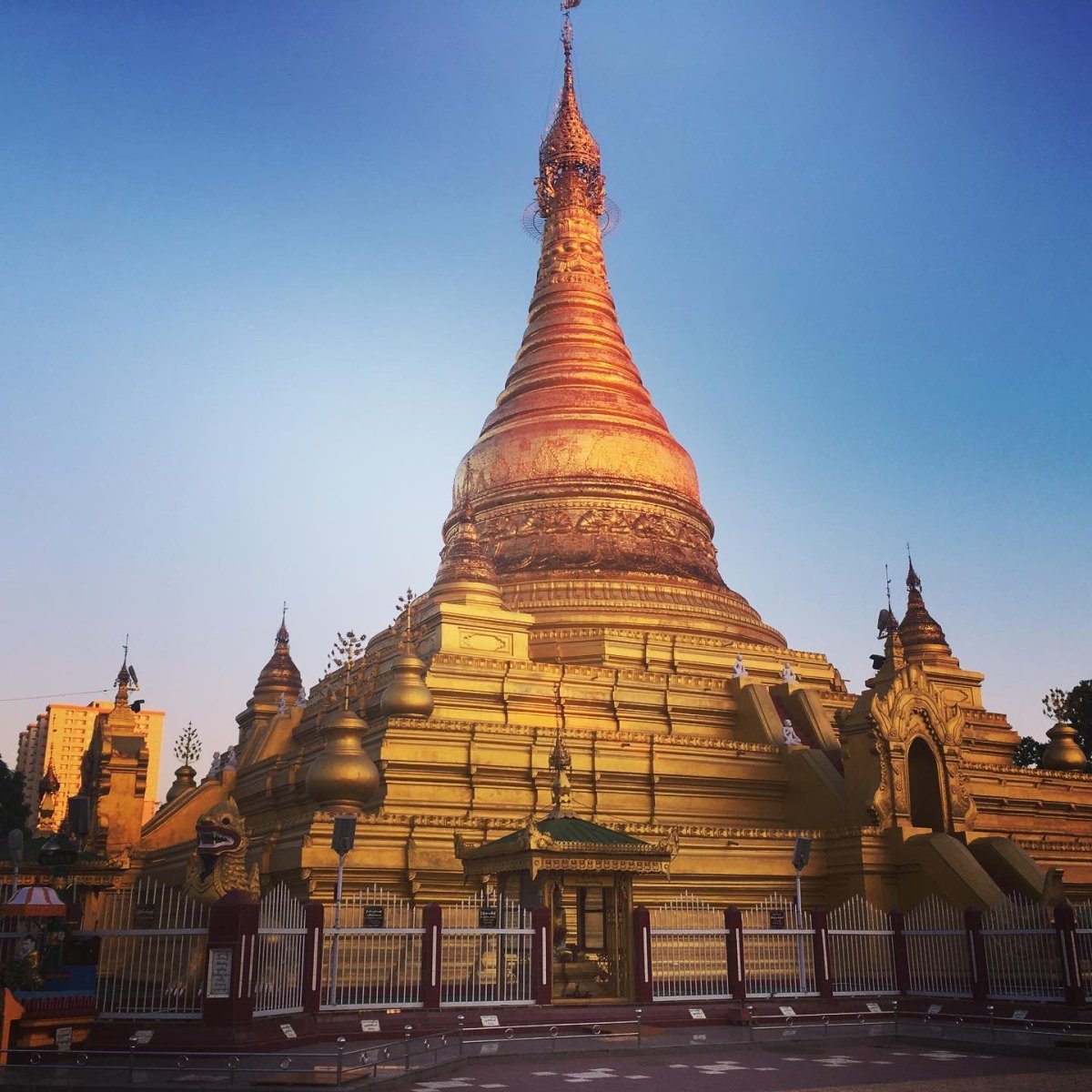 Mandalay - Ein Daw Yar Pagoda