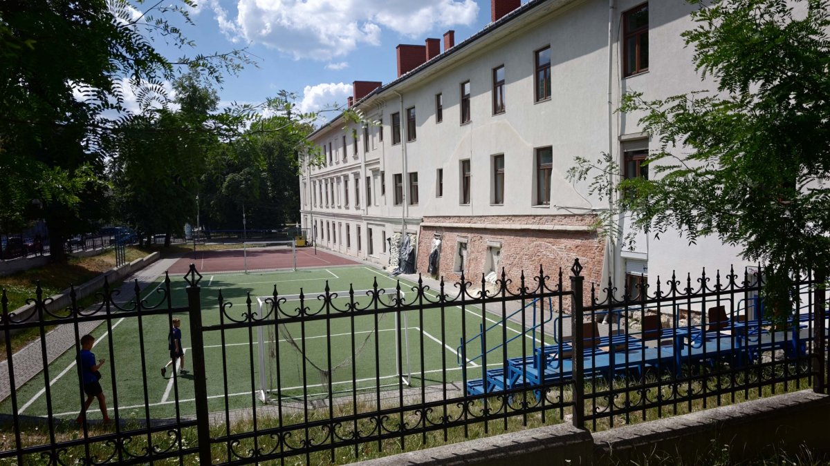 Školní hřiště ve Lvově