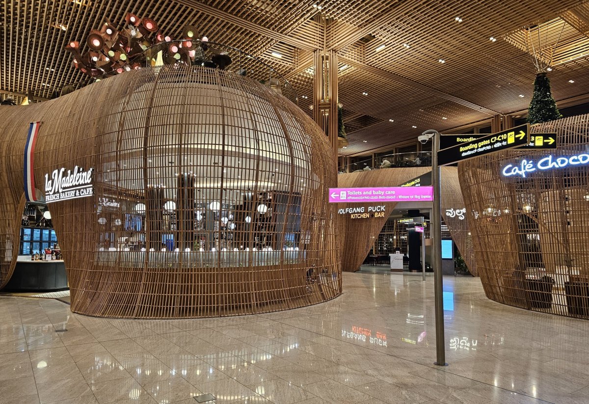 Restaurace a kavárny, terminál 2