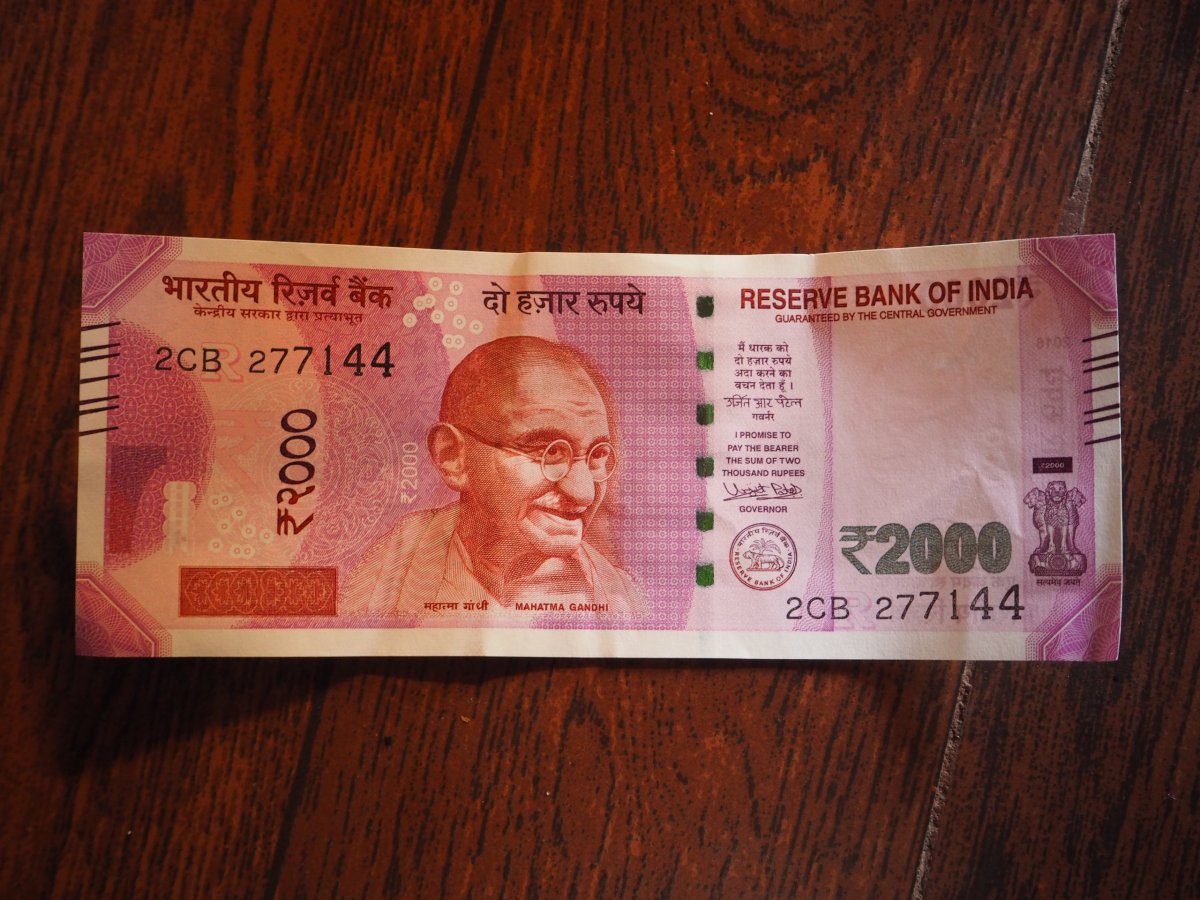 Nová 2000 rupie, kterou nikdo nechce