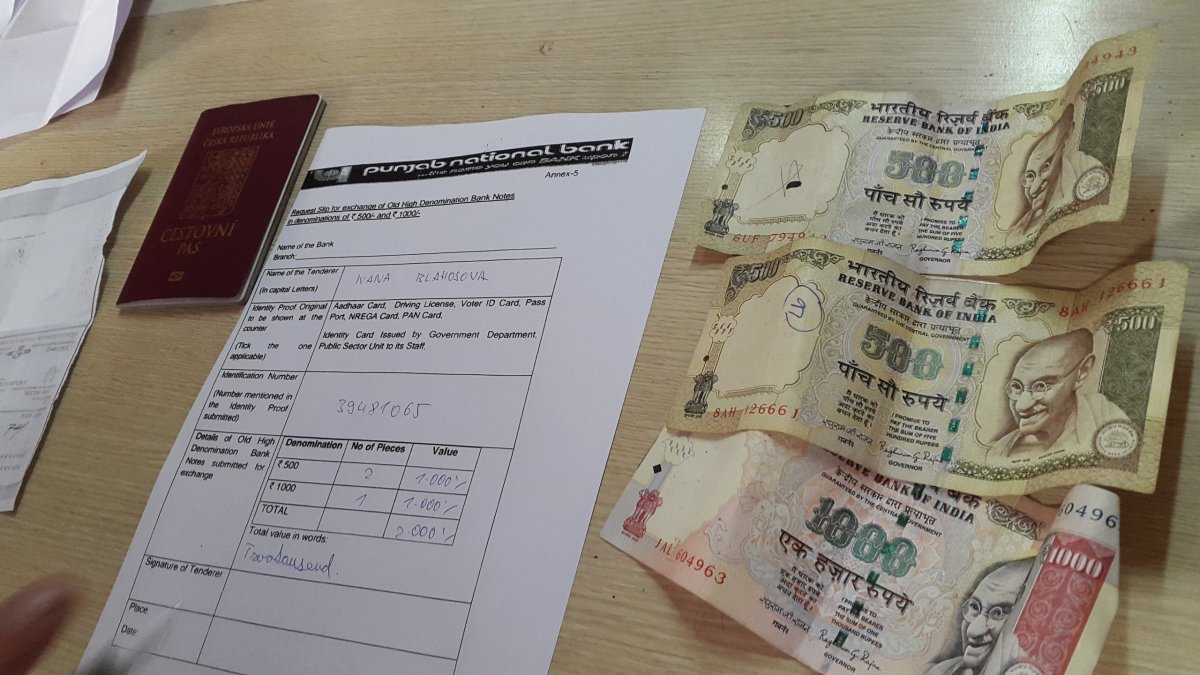 Kancelář, která turistům mění staré bankovky, ale pouze v limitu 2000 rupií na osobu a den