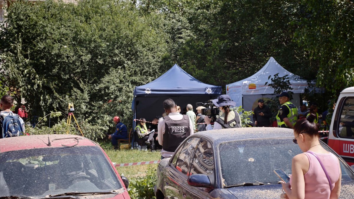 Jediný reportér má neprůstřelnou vestu