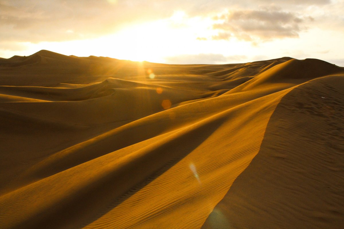 Západ slunce v poušti 