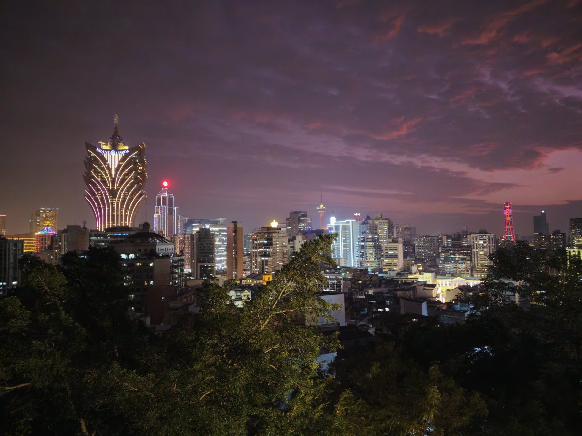 Výhled na noční Macau