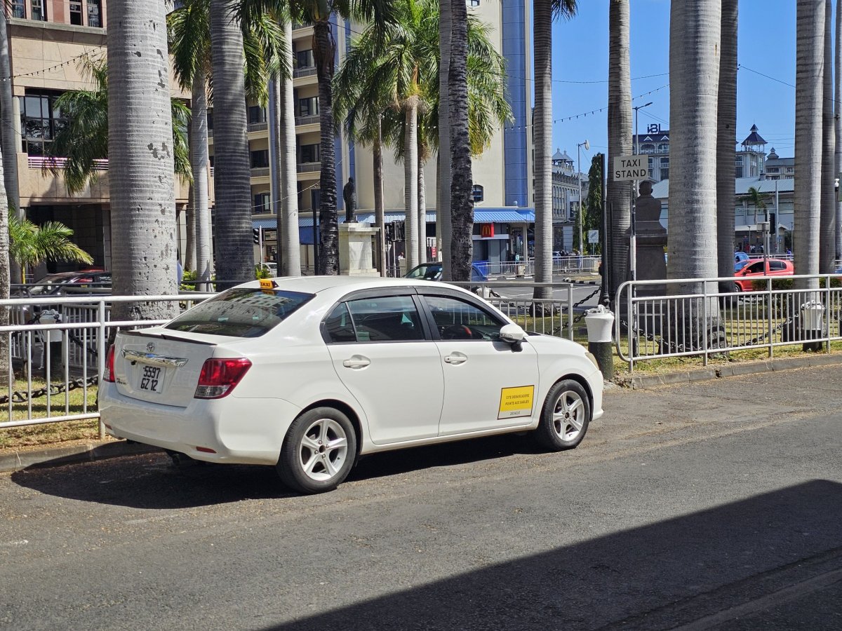 Taxi v Port Louis