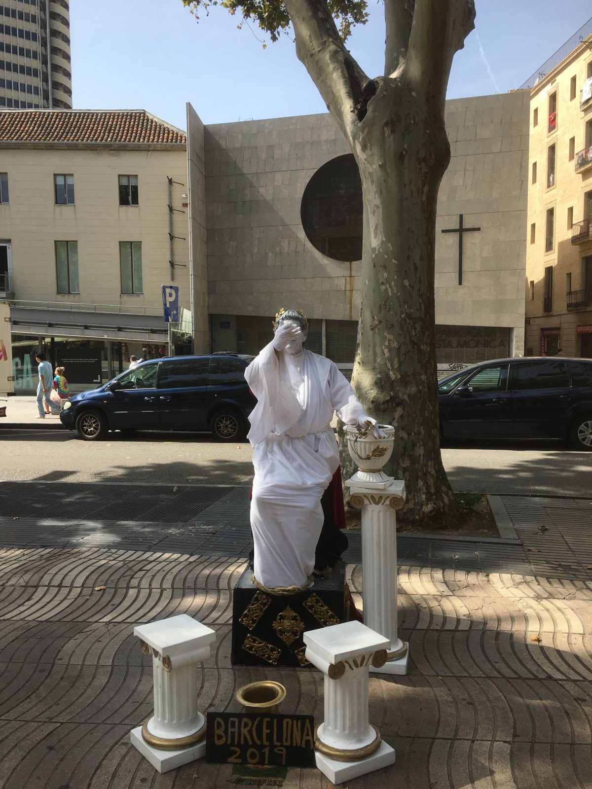 Jedna z mnoha živých soch