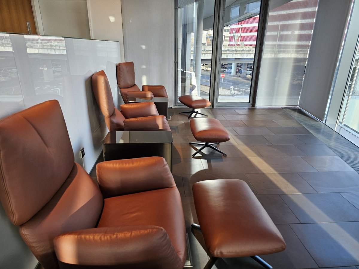 Prostředí salonku - pohodlné sedačky