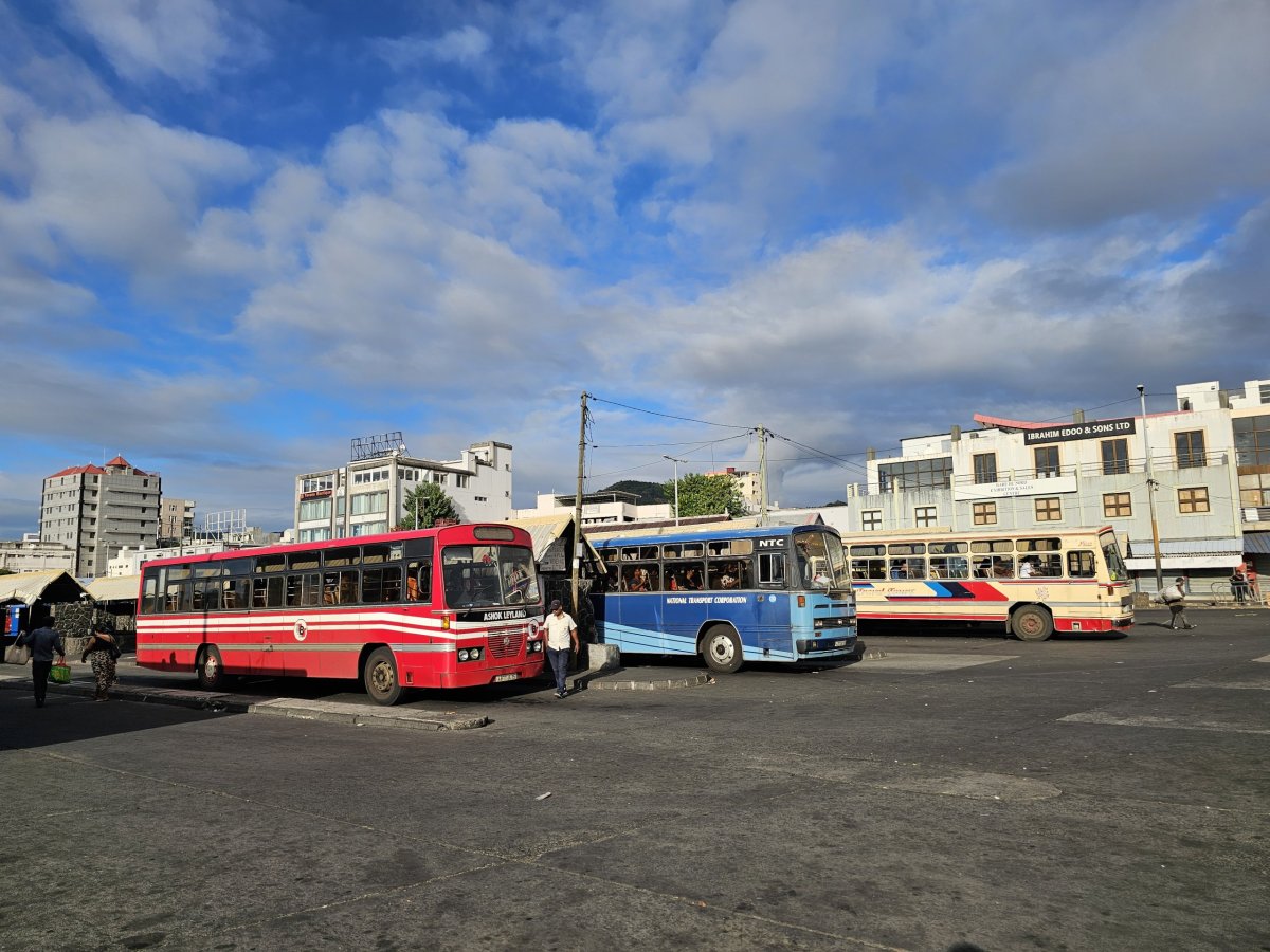 Autobusové nádraží sever / Immigration Square