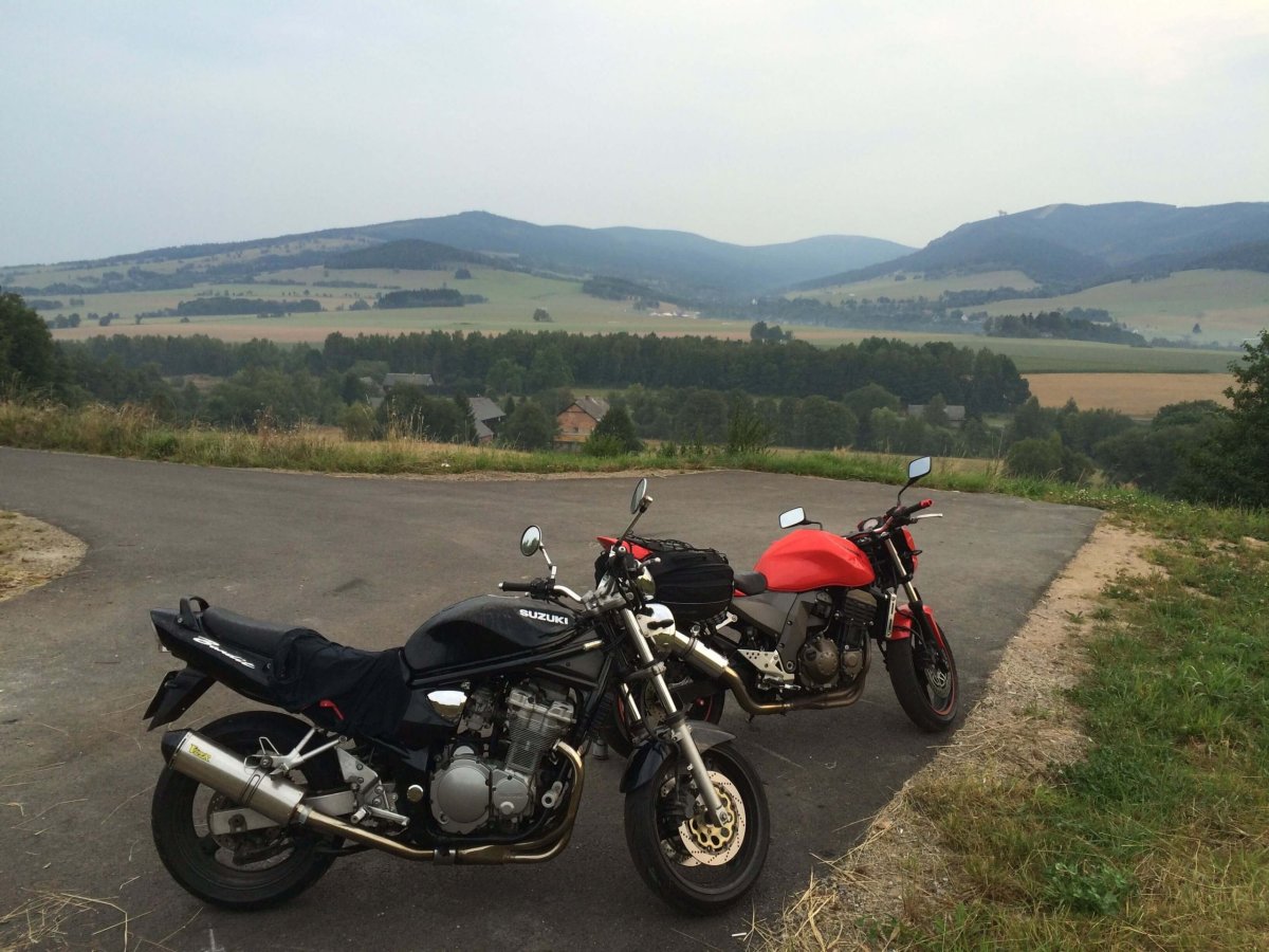 Plácek, na kterým stavíme stan