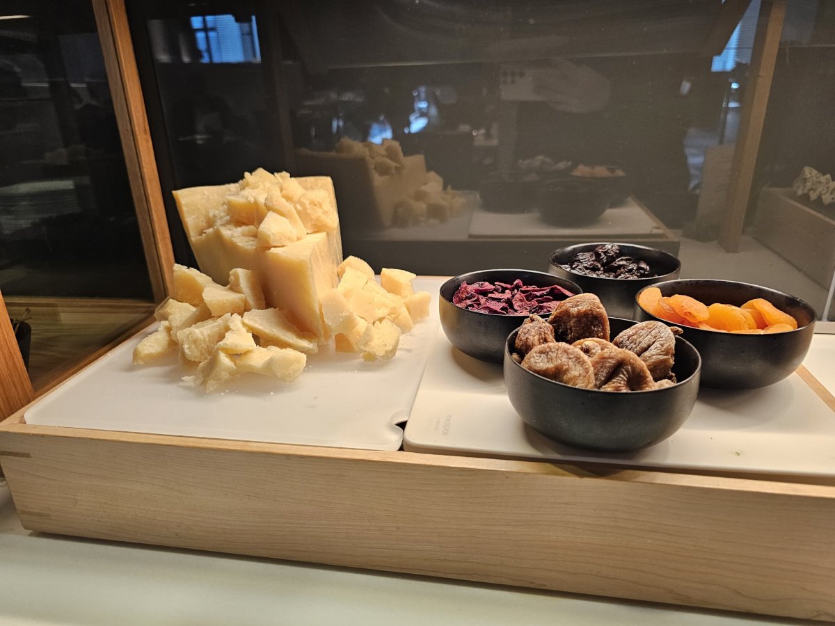 Bufet - sýry a sušené ovoce