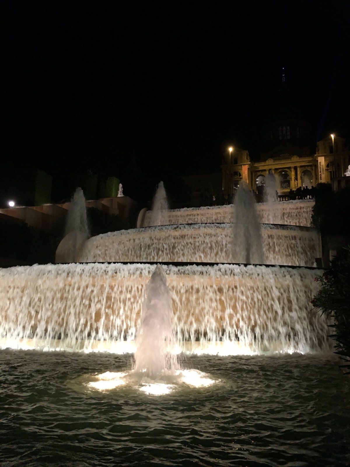 Font Mágica, v pozadí Museu National d'Art de Catalunya