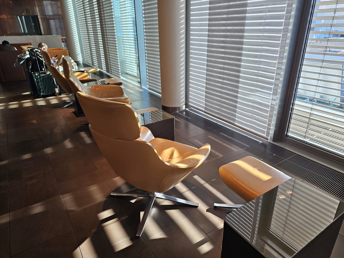 Prostředí salonku - pohodlné sedačky