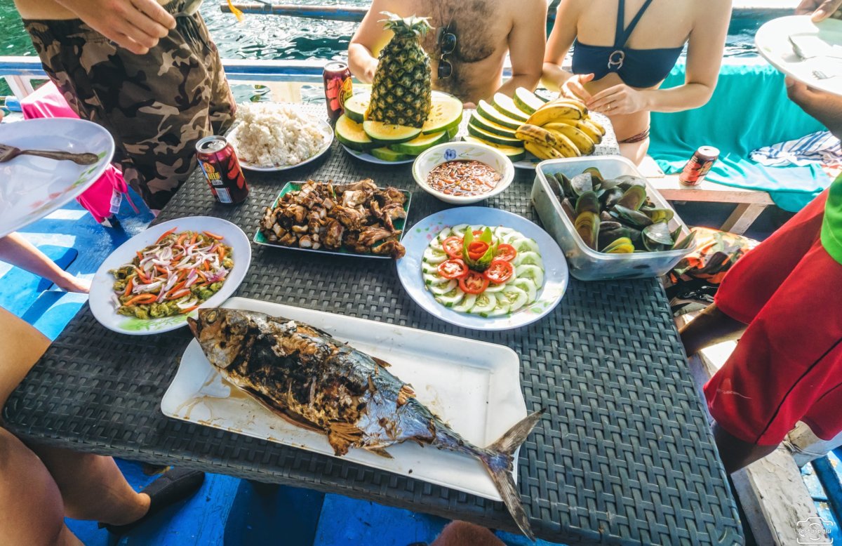 Klasický oběd na Island hoppingu