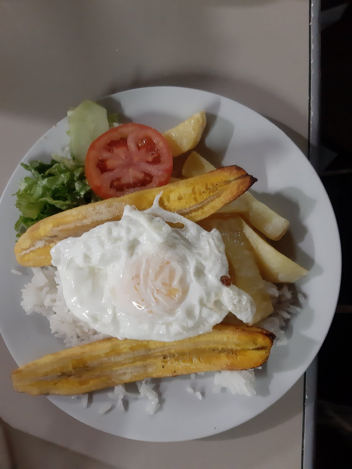 Arroz a la Cubana - rýže se smaženým banánem a vajíčkem