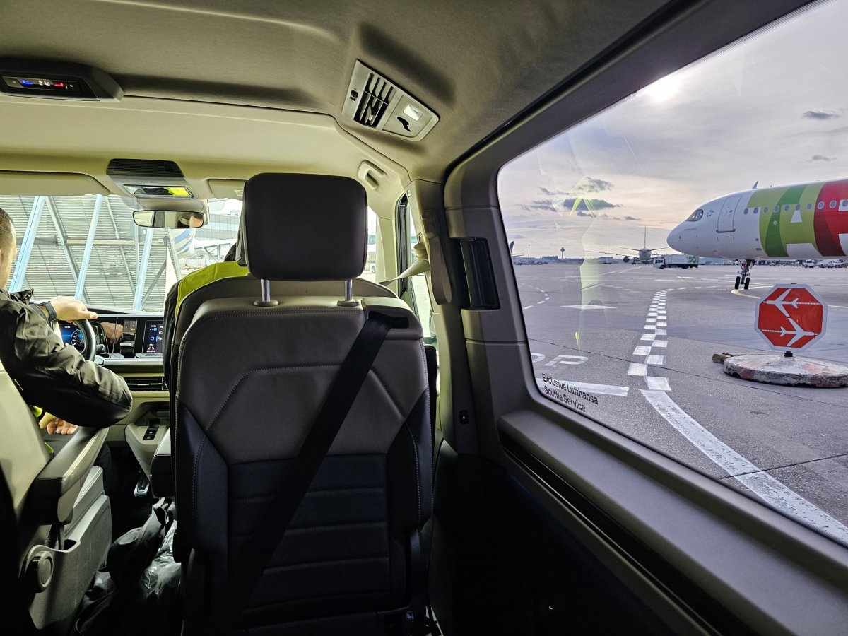 Odvoz limuzínou k letadlu