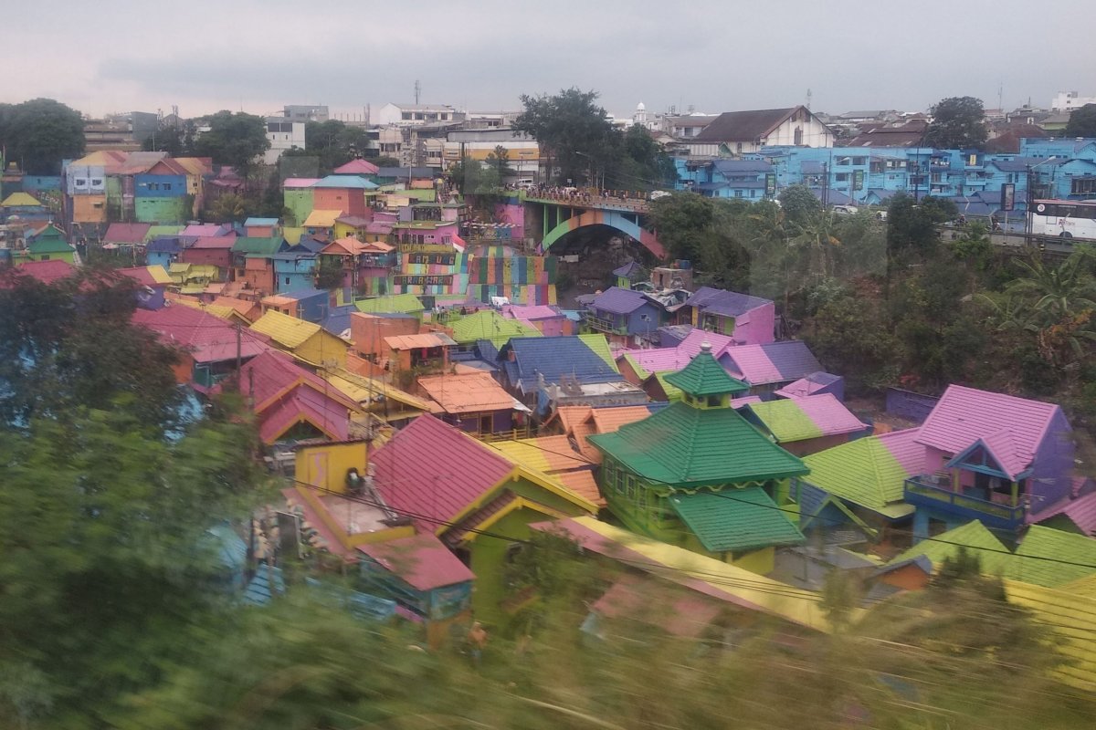Duhové a azurové slumy