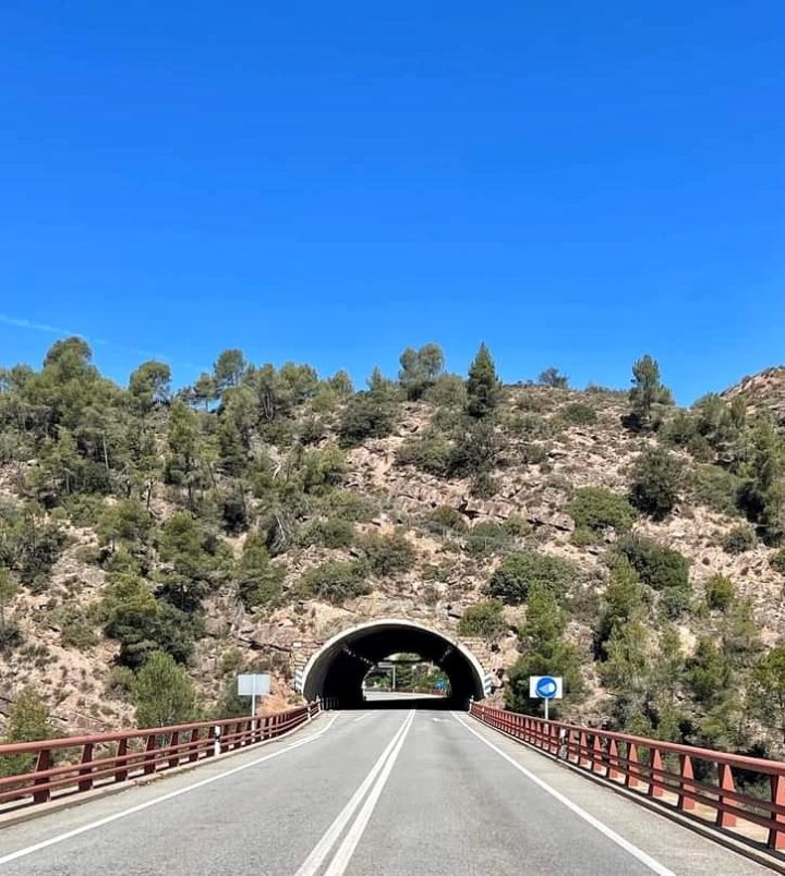 Jeden z mnoha tunelů po cestě 