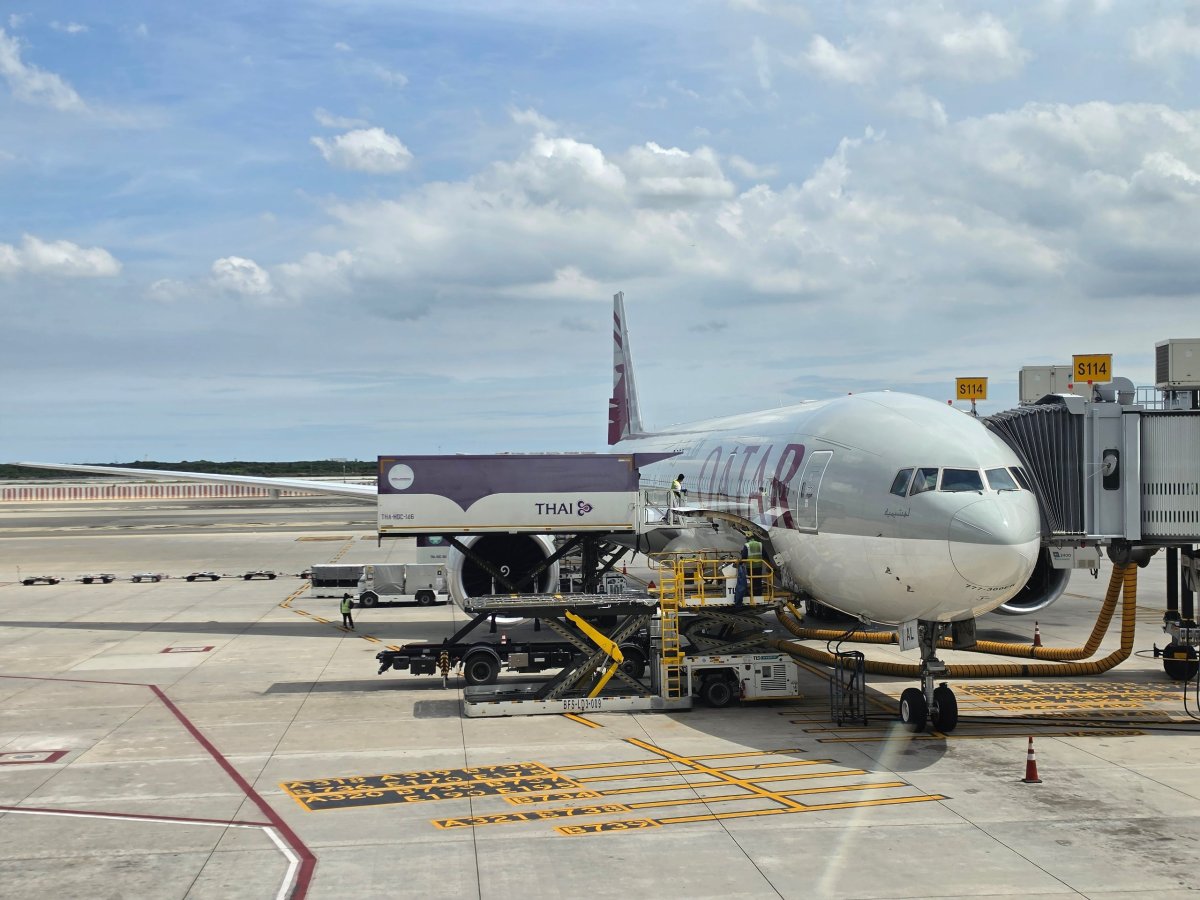 Náš Boeing 777-300 po přistání v Bangkoku