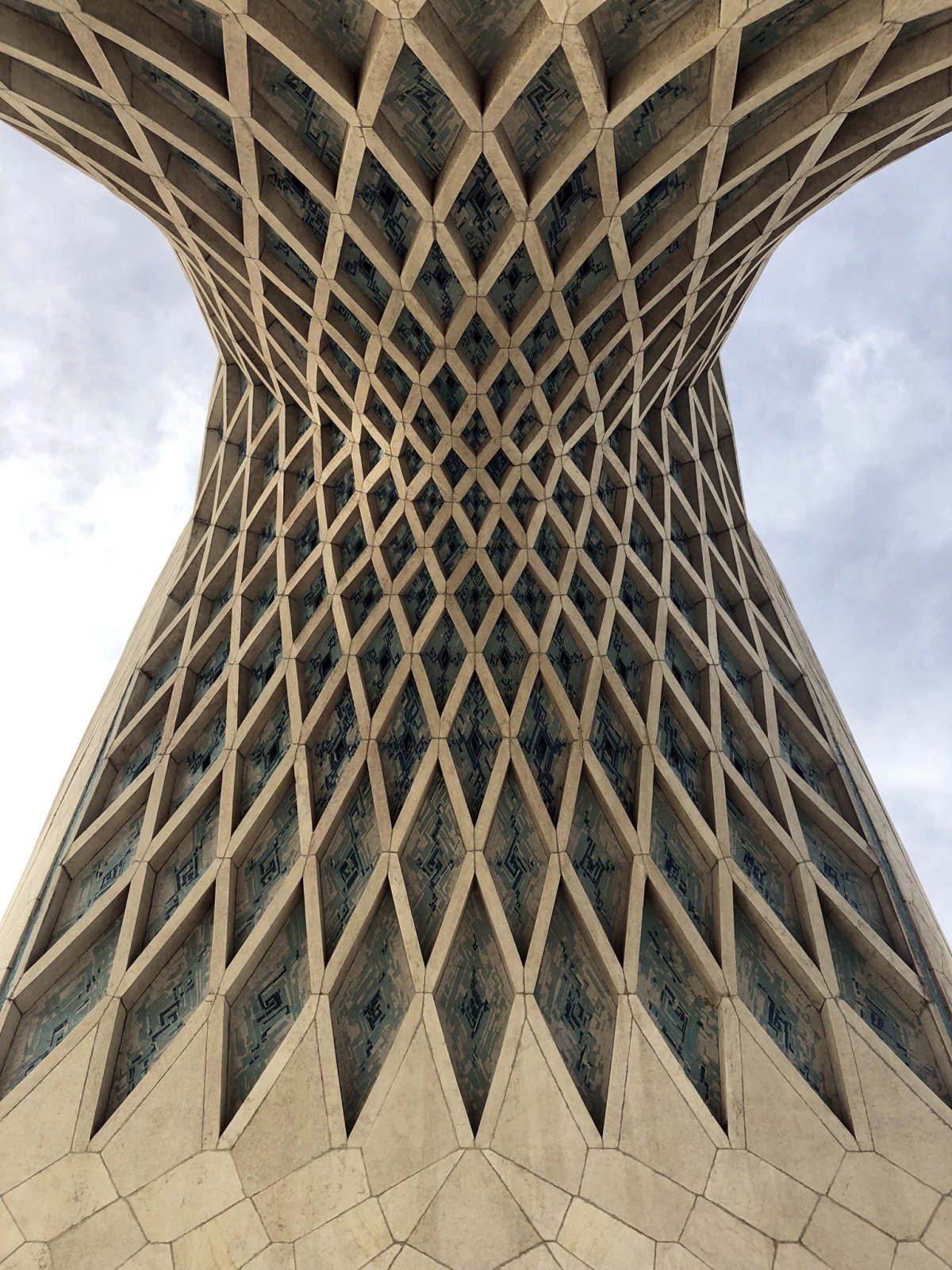 Azadi Tower v Teheránu.