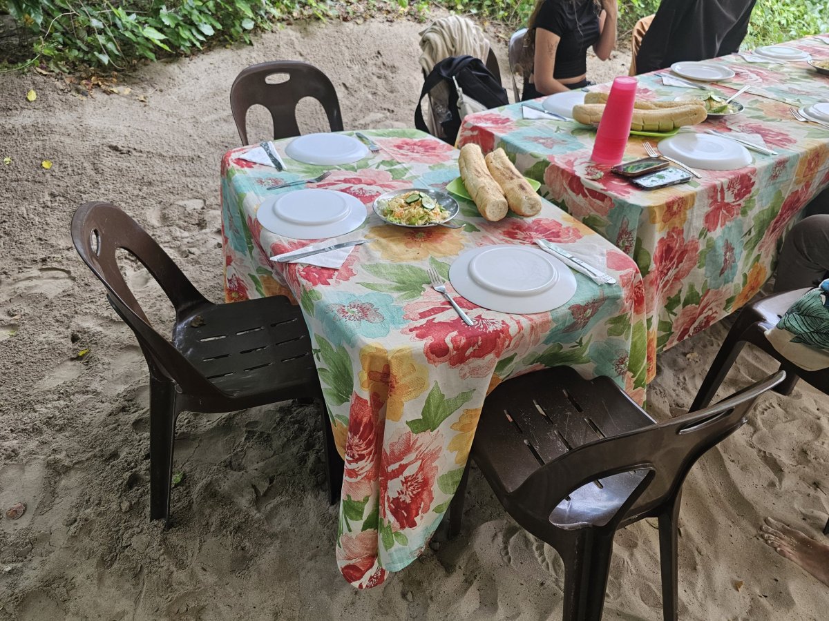 Oběd při plavbě na lodi