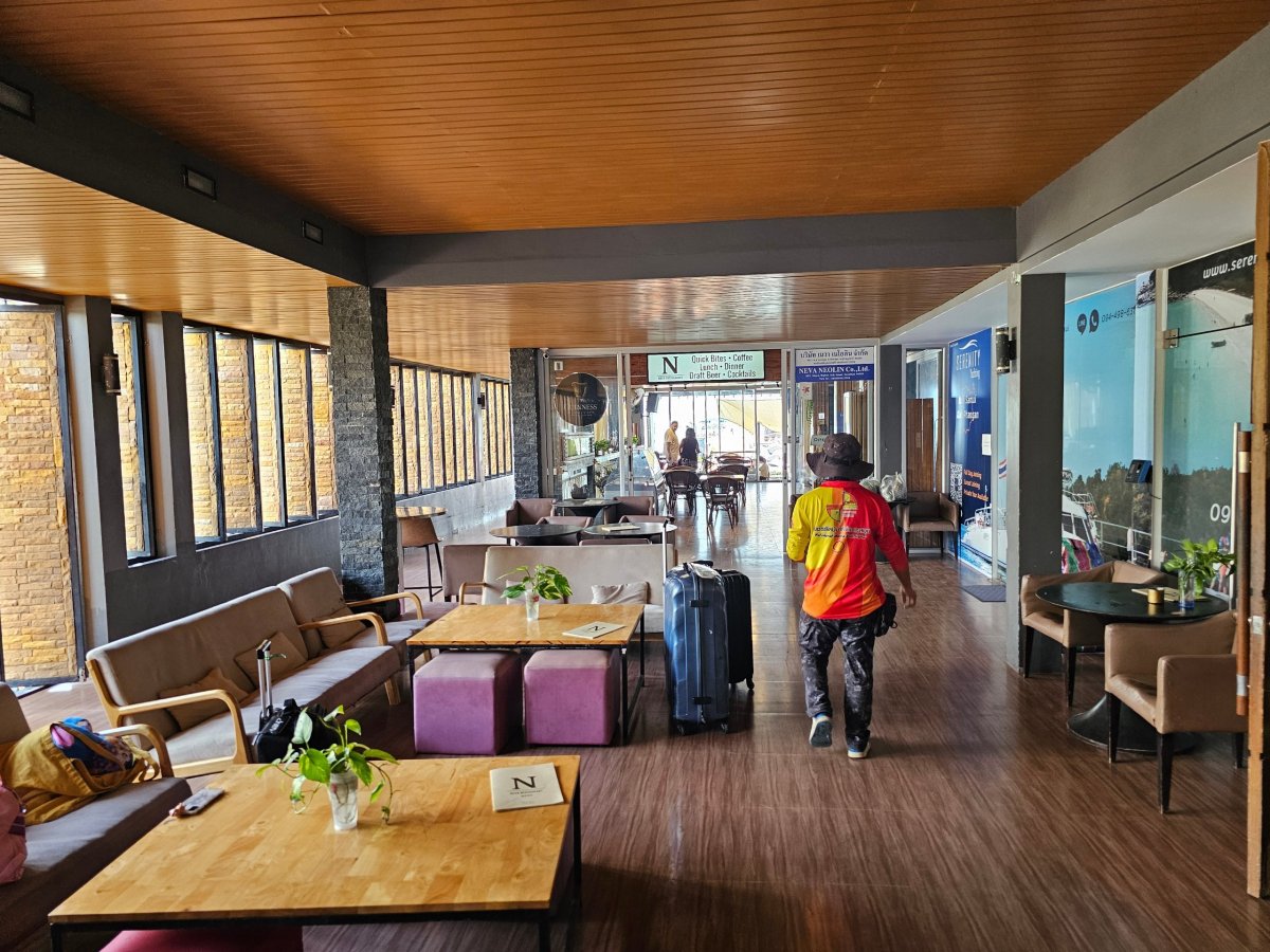 Čekárna přístaviště Petcherat Marina