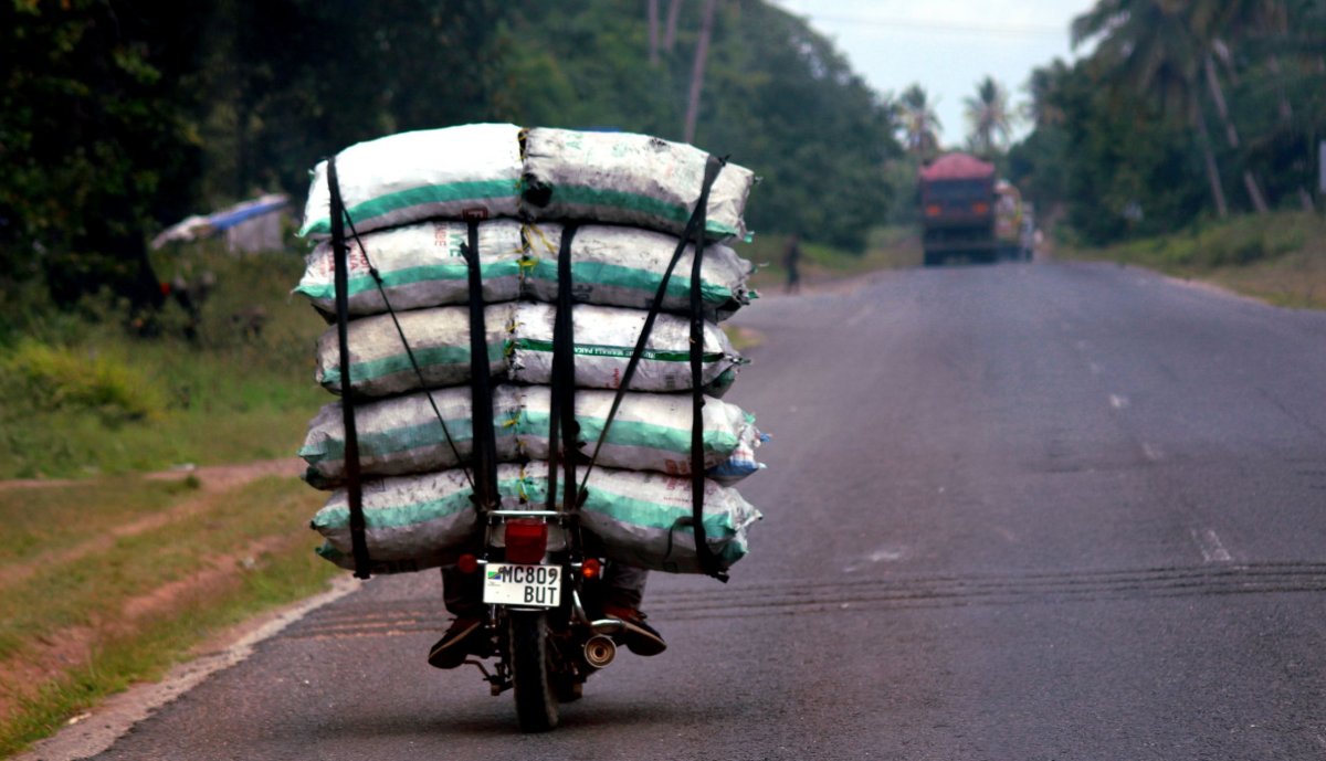 Své motorky Tanzanci příliš nešetří.