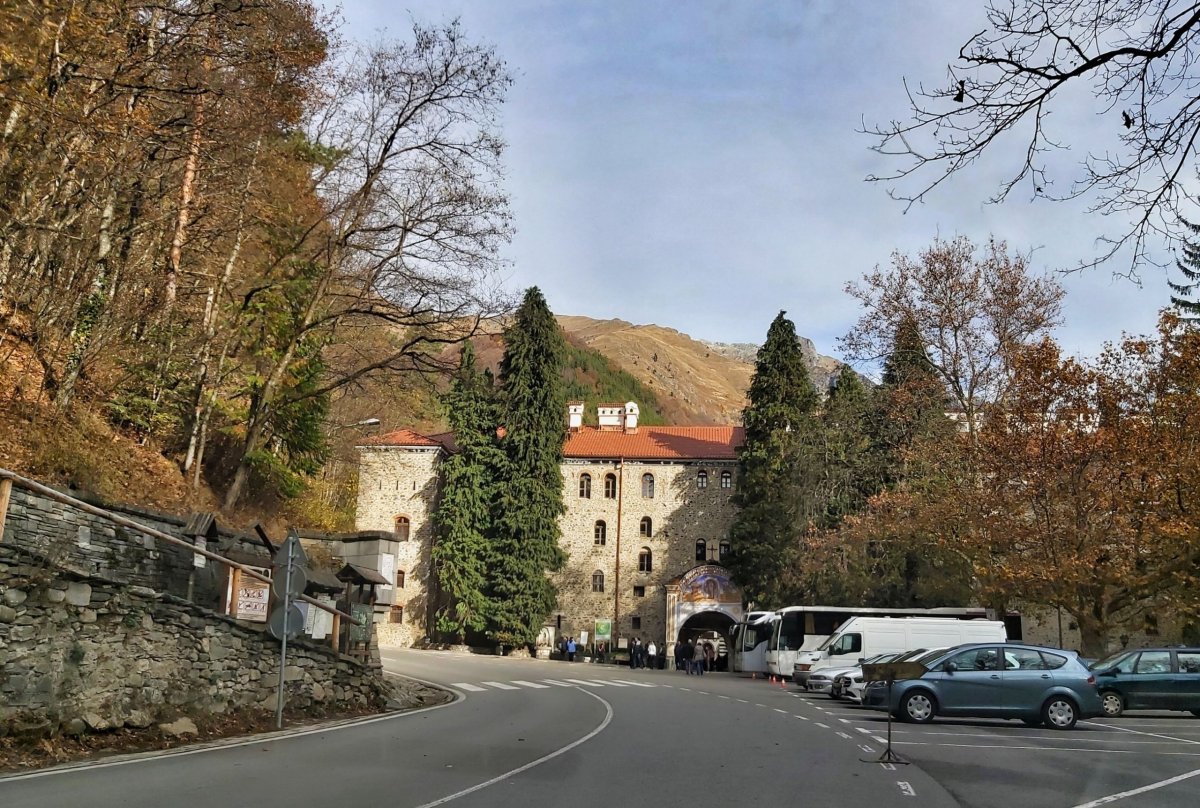 první pohled na klášter