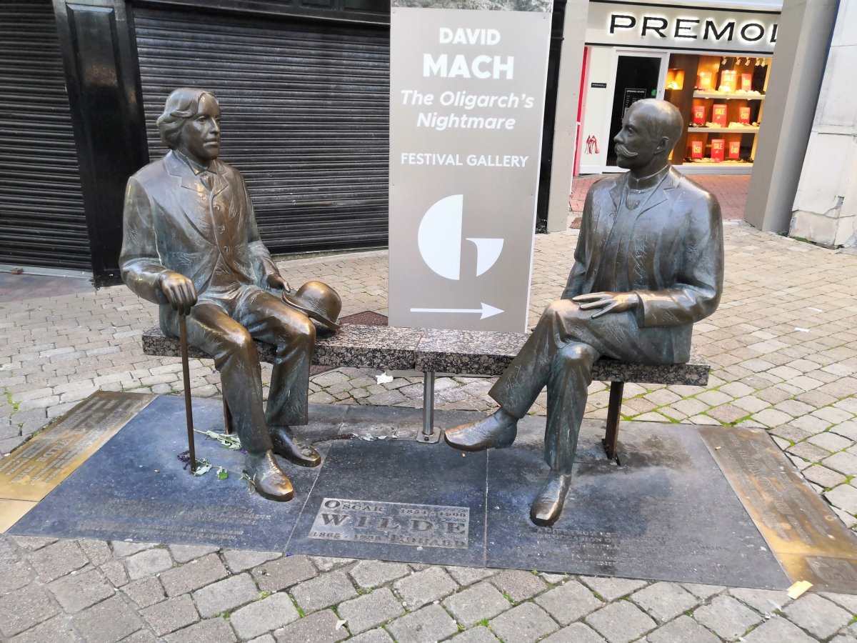 Socha Oscara a Eduarda Wildových